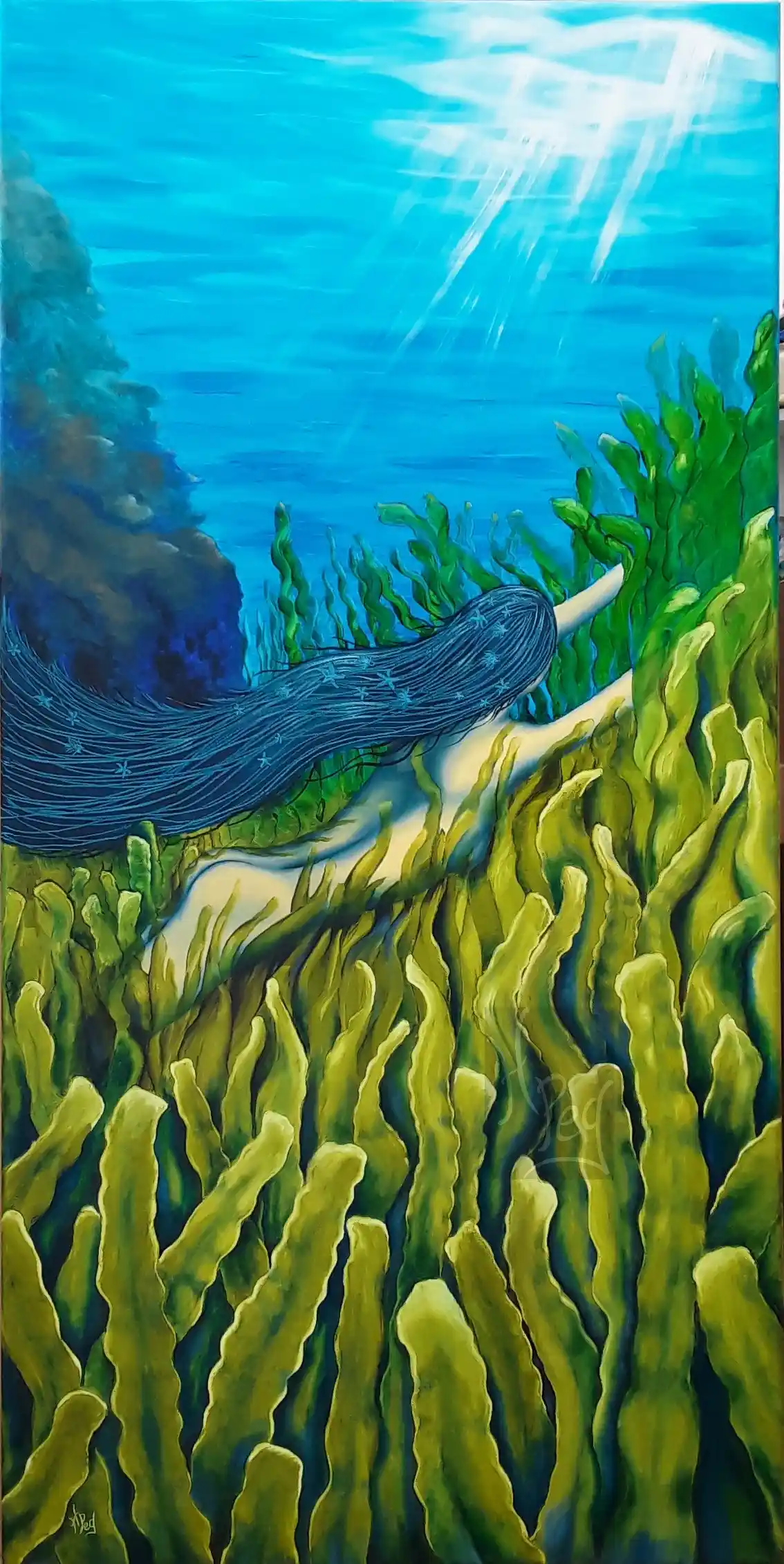 Une femme se baignant dans des algues laminaires